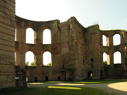 Die um 300 n. Chr. in Trier errichteten Kaiserthermen wurden nie als Badeanstalt verwendet, sondern zur Kaserne umgewidmet